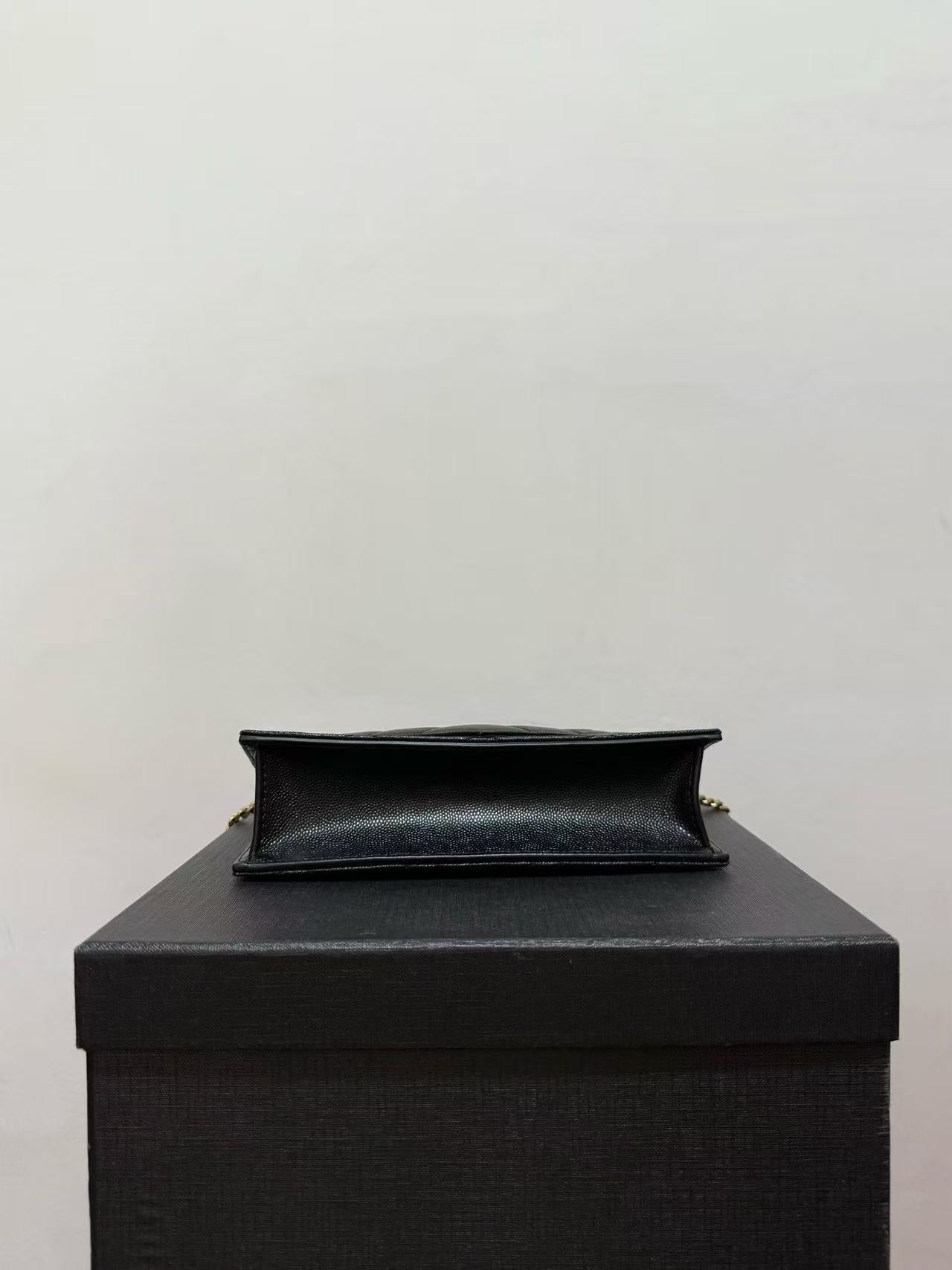 classic and versatile bag