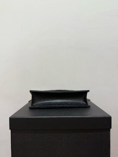 classic and versatile bag