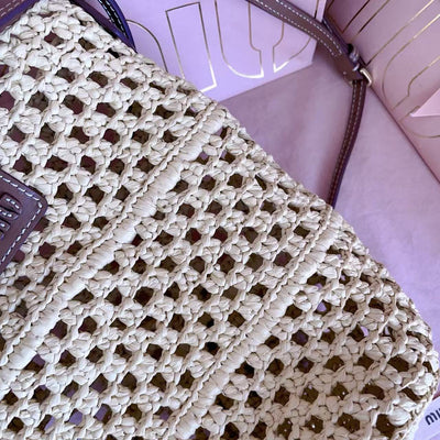 Miu summer pastoral holiday style, new woven hollow bucket bag