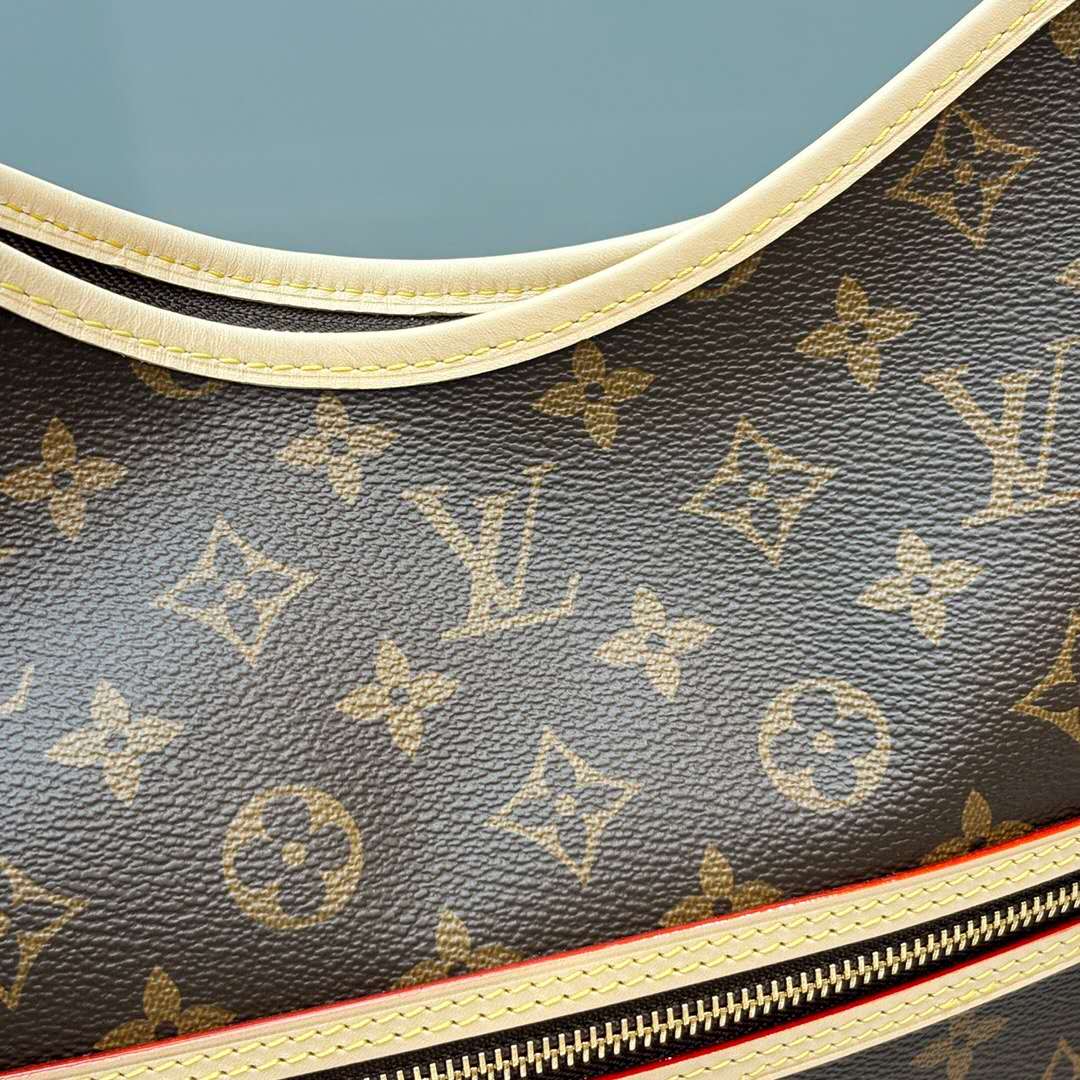 Line-Up Shoulder Bag
