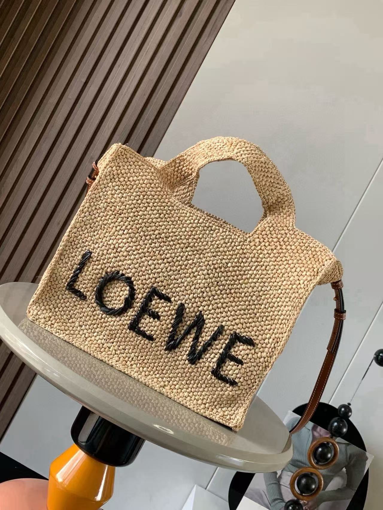 WE Font Tote handbag