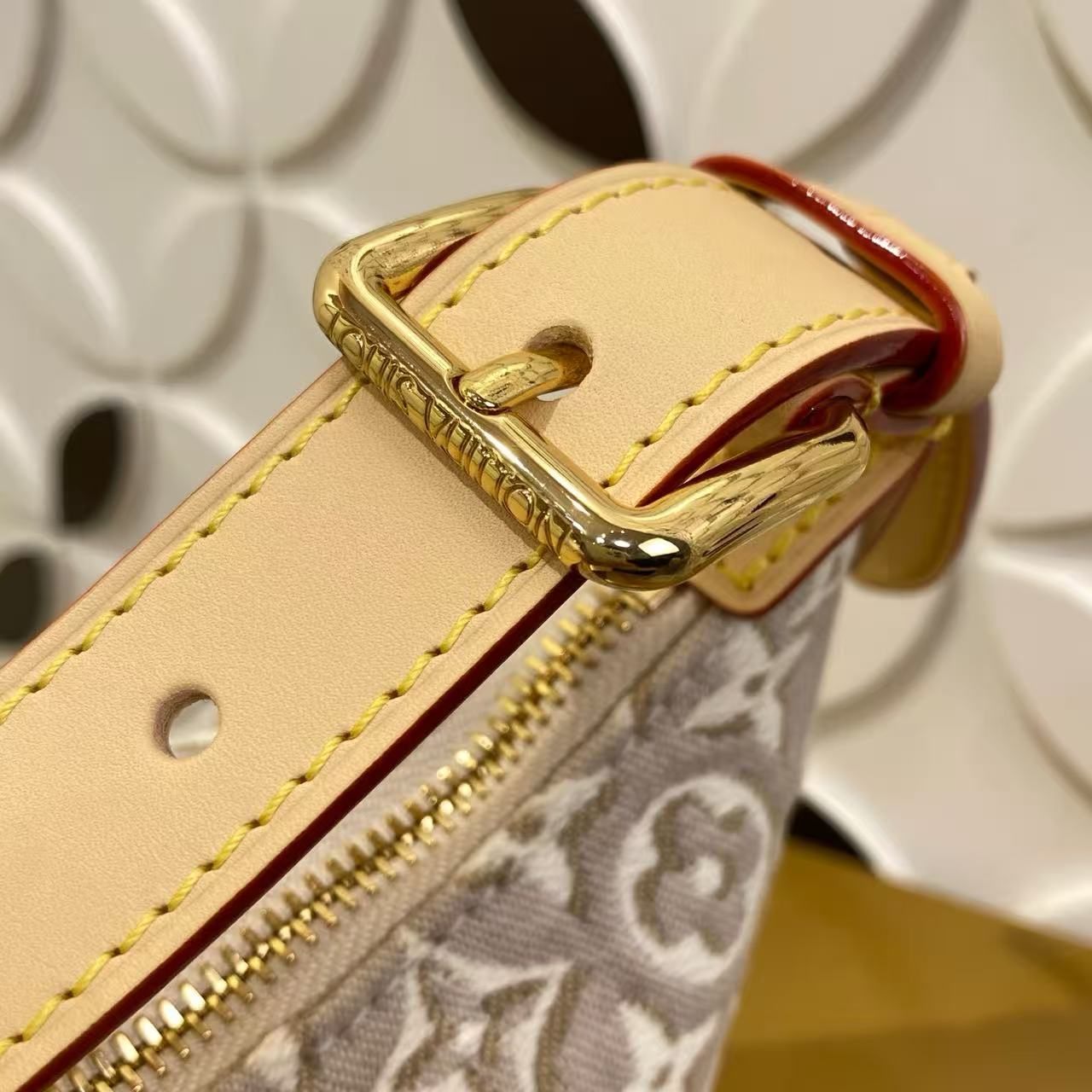 Pochette Hills Armpit Handbag