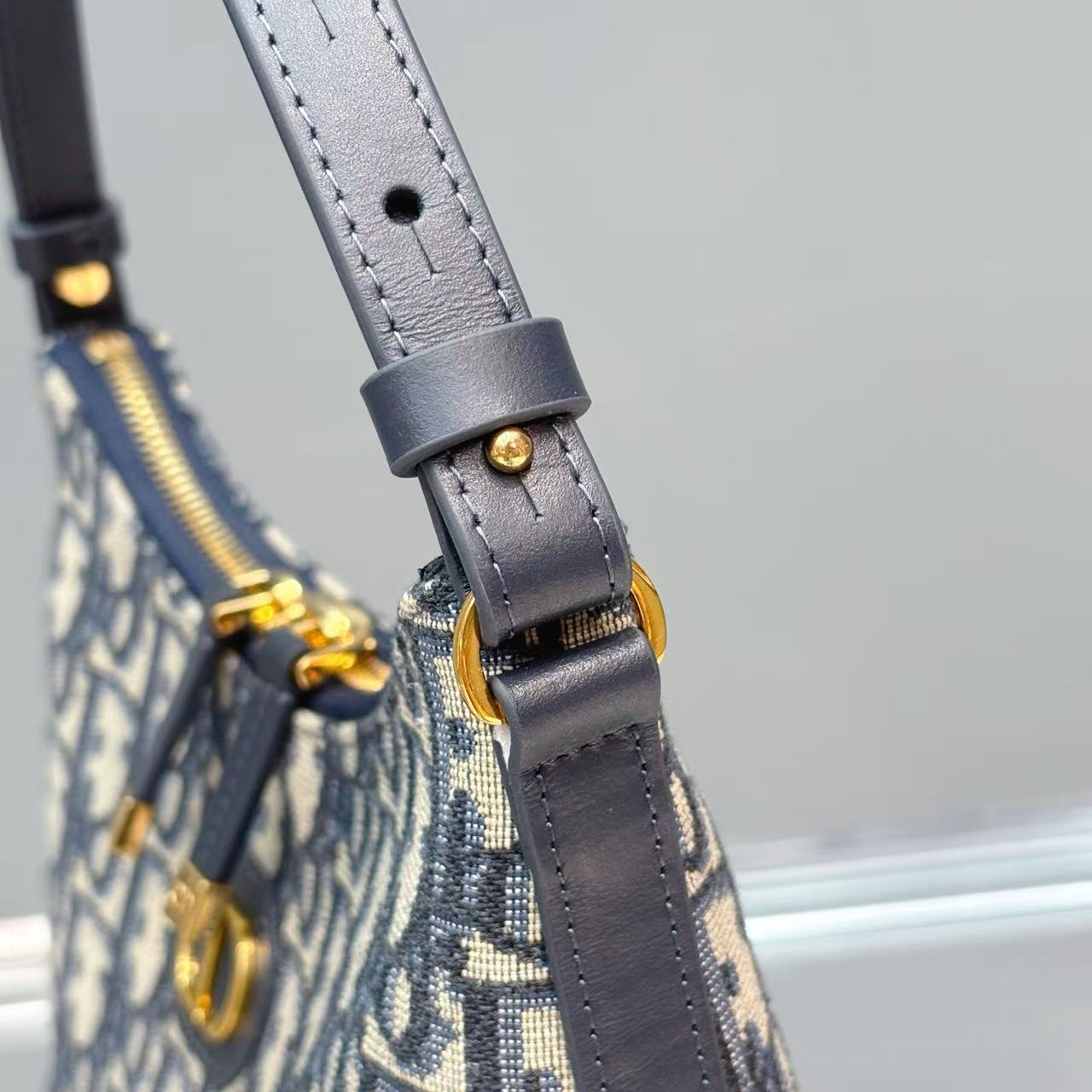 Dio*rLing 30 Montaigne Dior's Love Mini Chain Handbag