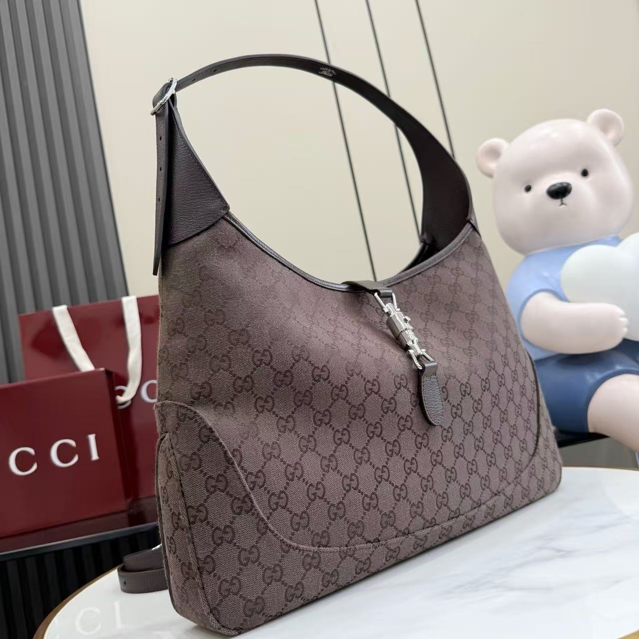 This new Gucci Jackie 1961 series handbag