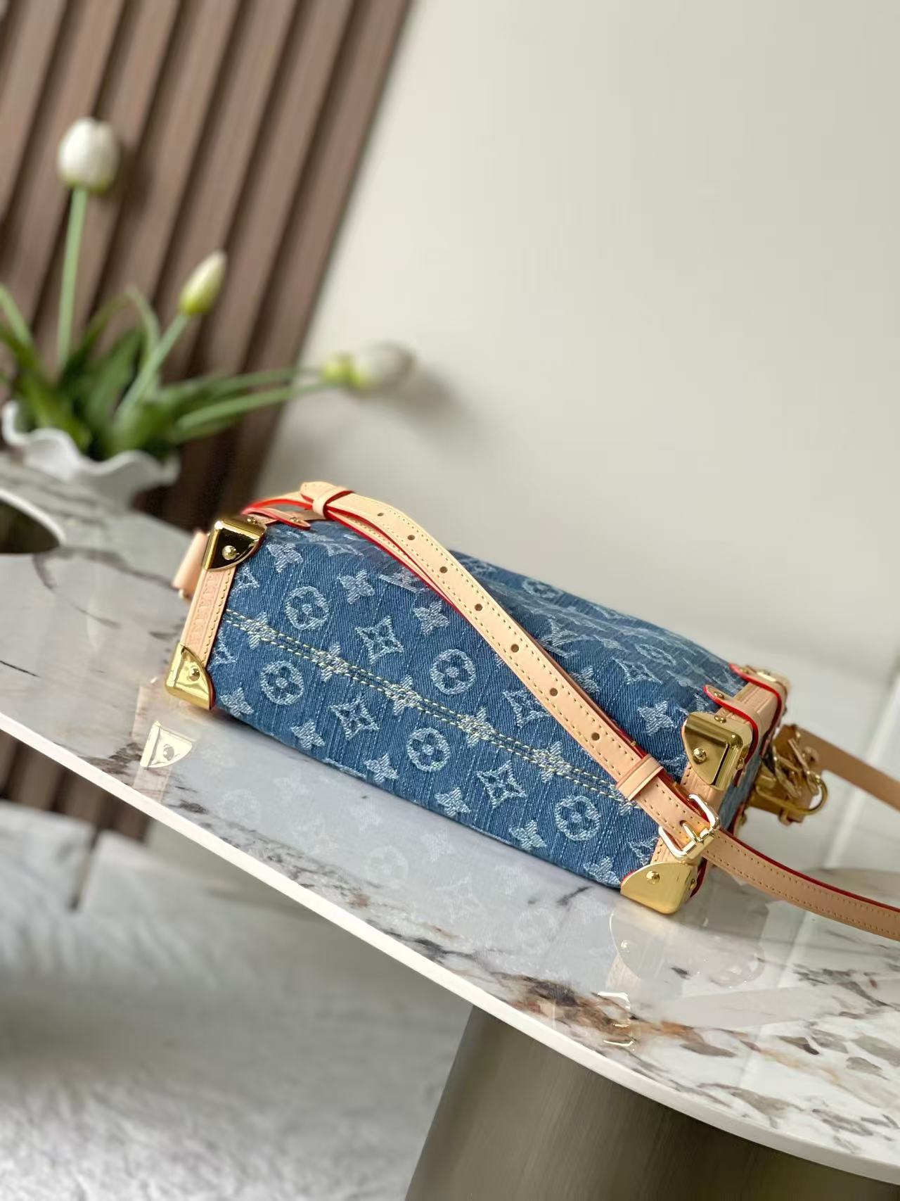 Side Trunk medium-sized handbag