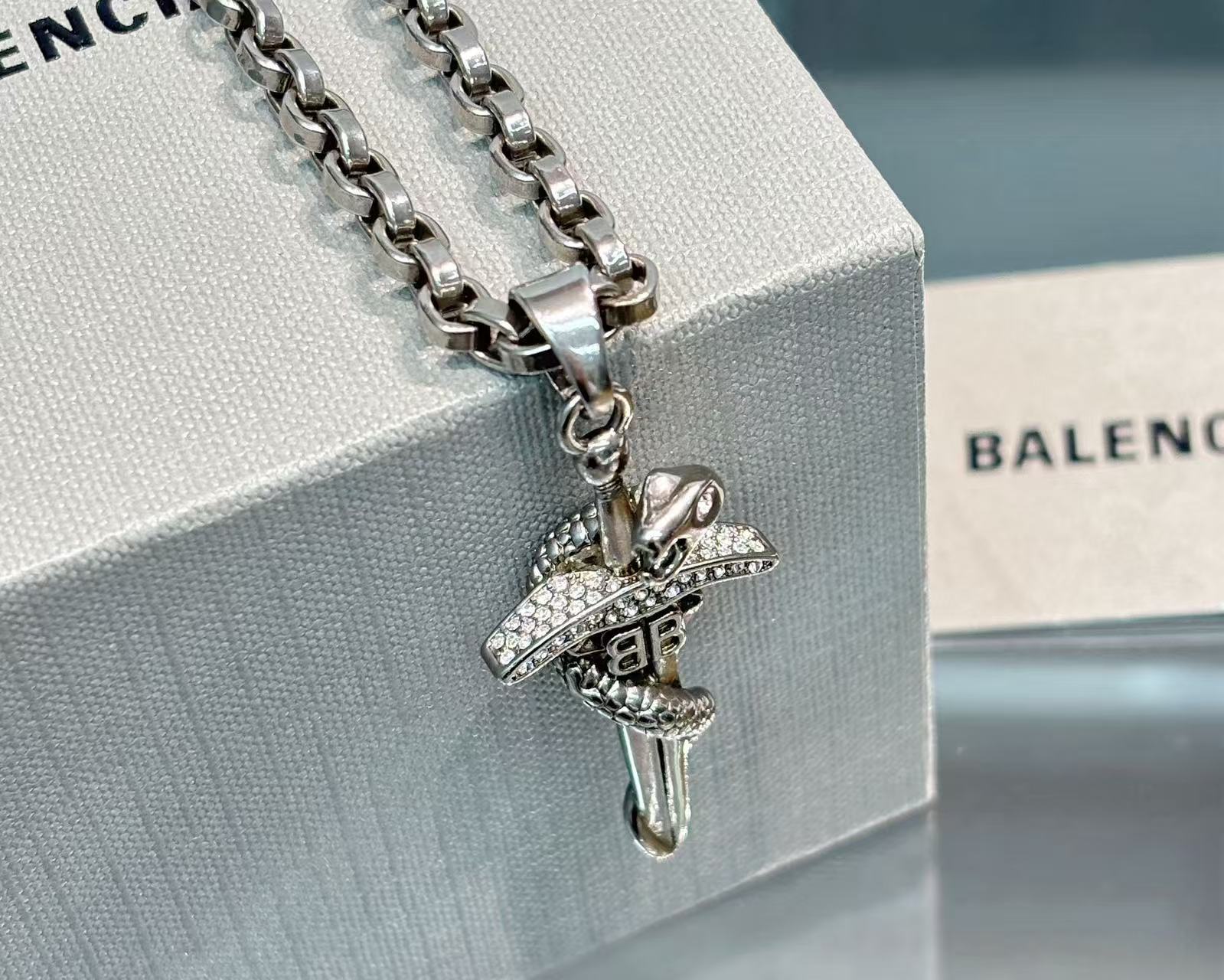 Balenciag*a Paris World* Family GOTH SNAKE Necklace/Snake Year Limited Spirit Snake Sword Necklace