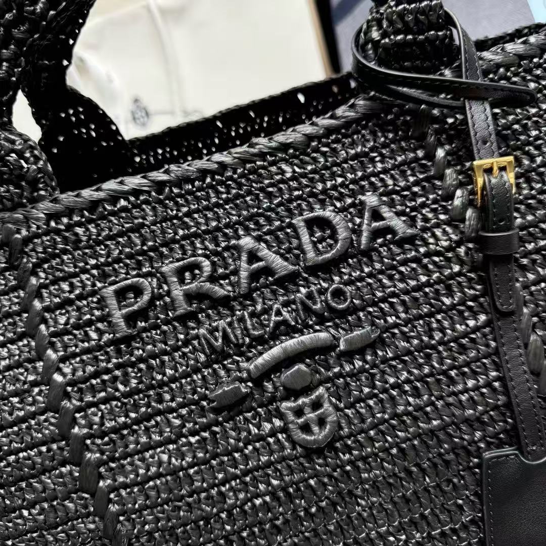 The new straw tote bag