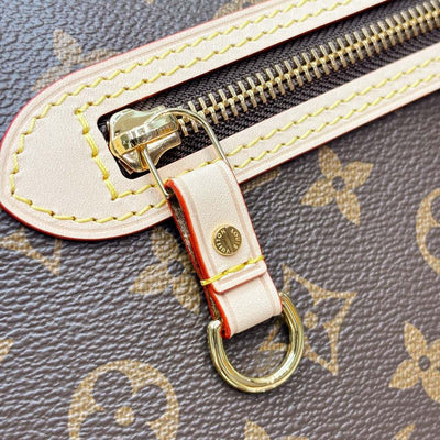 Line-Up Shoulder Bag