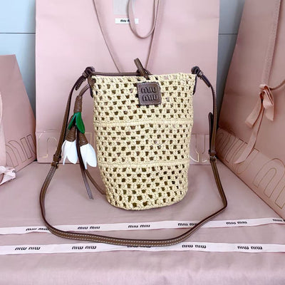 Miu summer pastoral holiday style, new woven hollow bucket bag