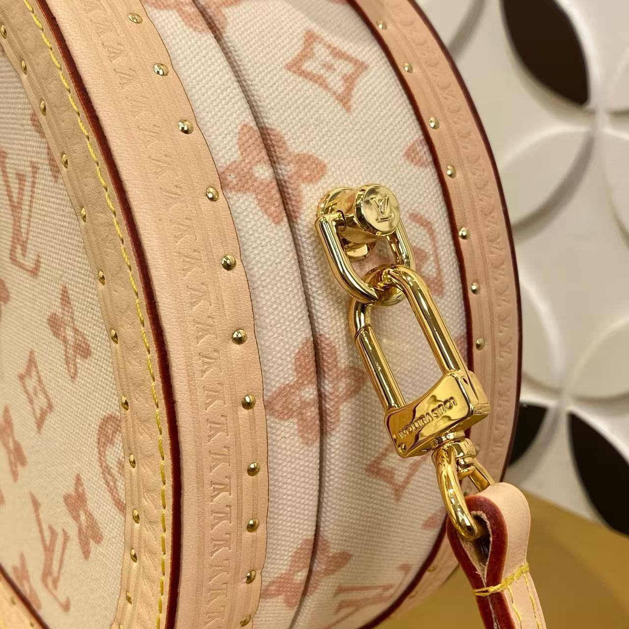 &nbsp;This Boîte Chapeau PM