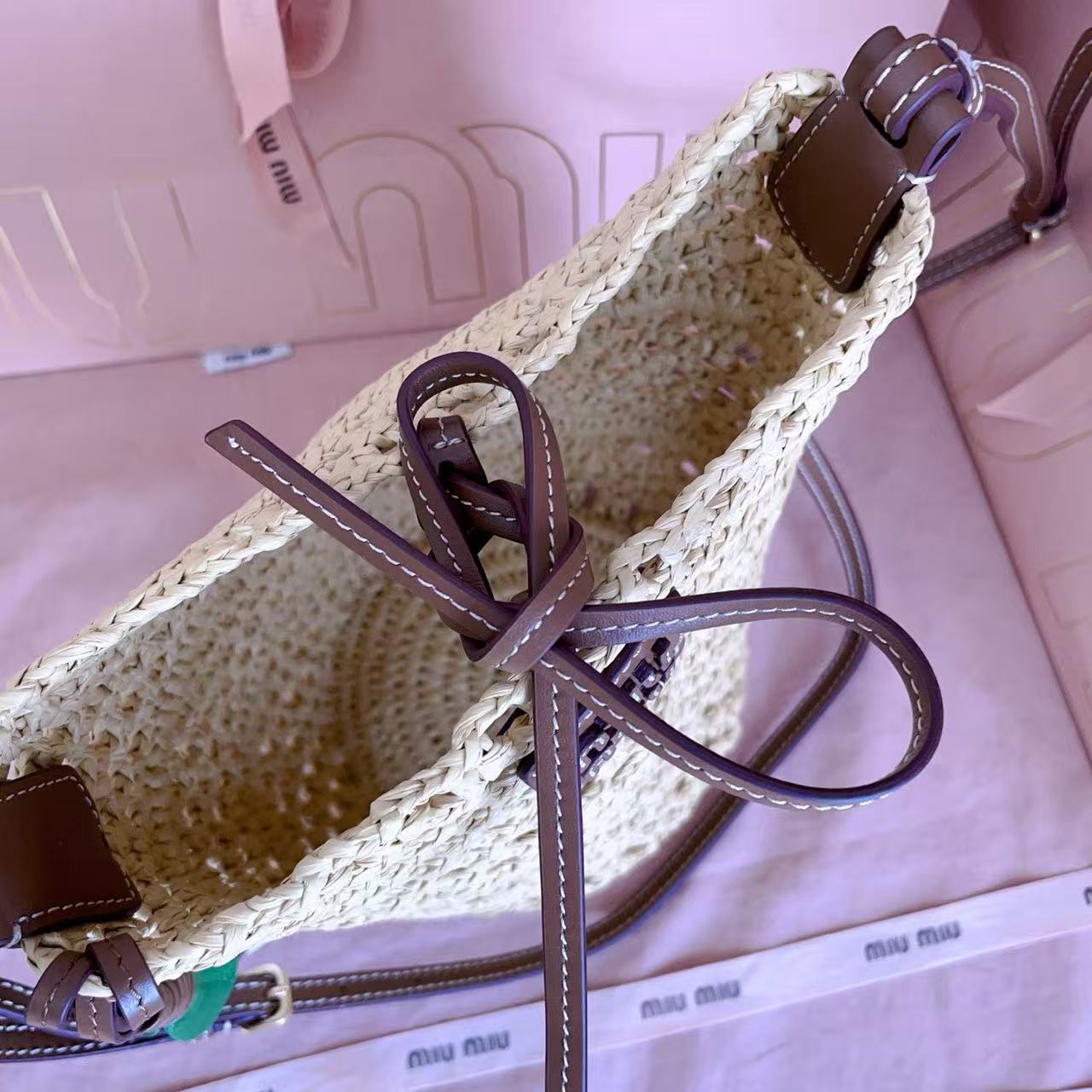Miu summer pastoral holiday style, new woven hollow bucket bag