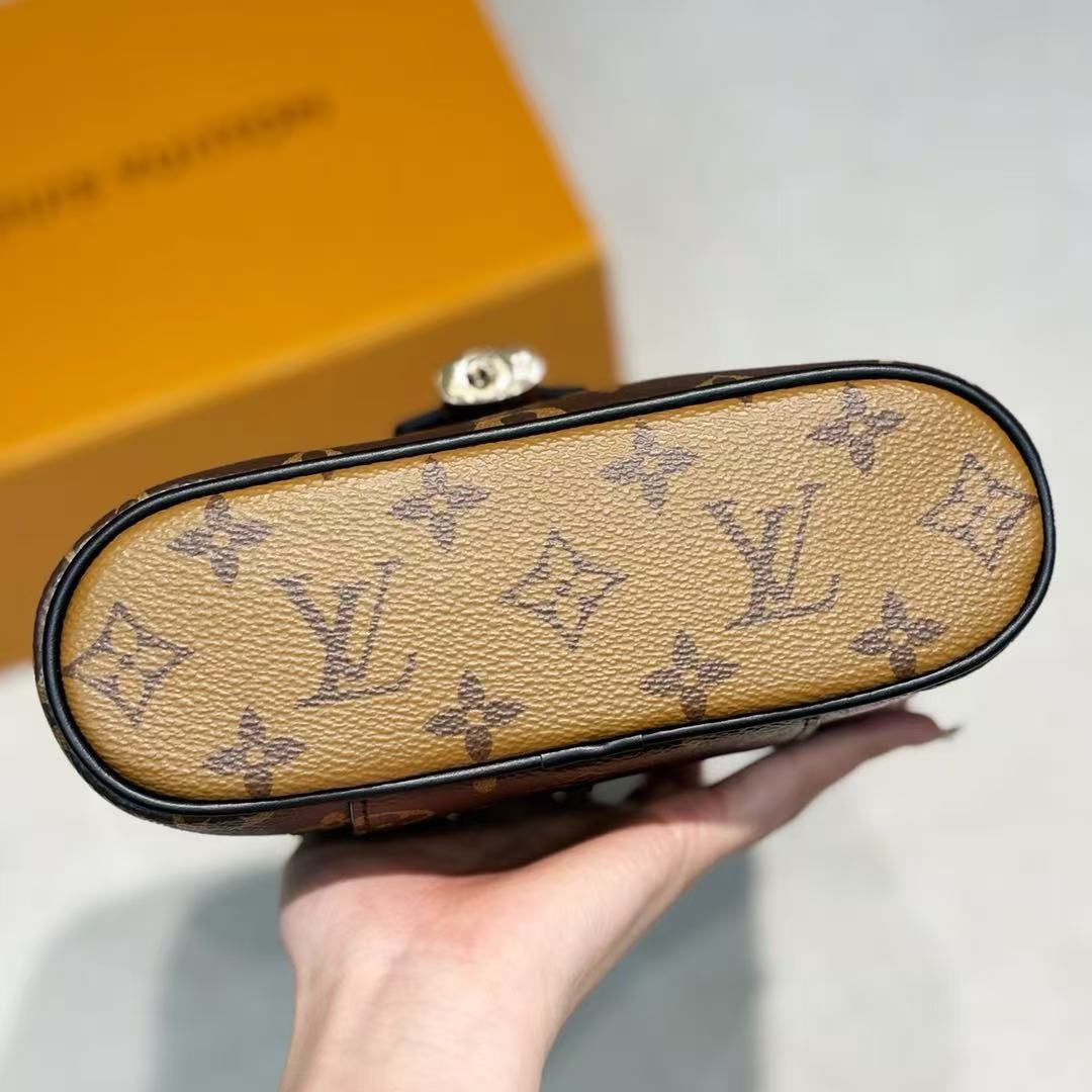 Loui*s Vuitto*n VANITY CHAIN POUCH Handbag/Narrow Edition Cosmetic Box