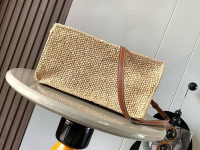 WE Font Tote handbag