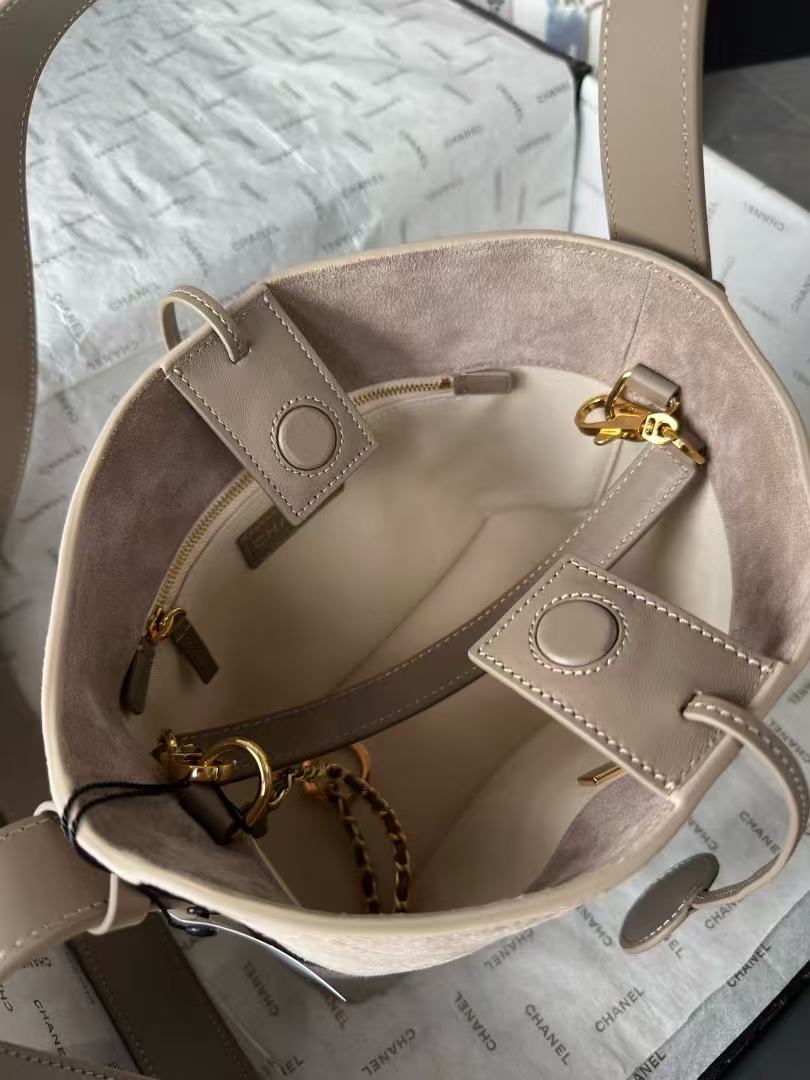 26S wide shoulder strap handbag