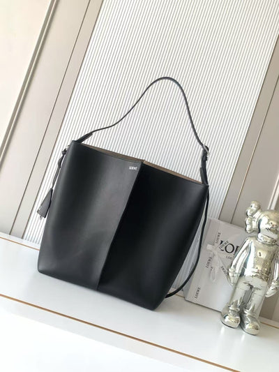 Large smooth cow leather Bilbao bucket handbag