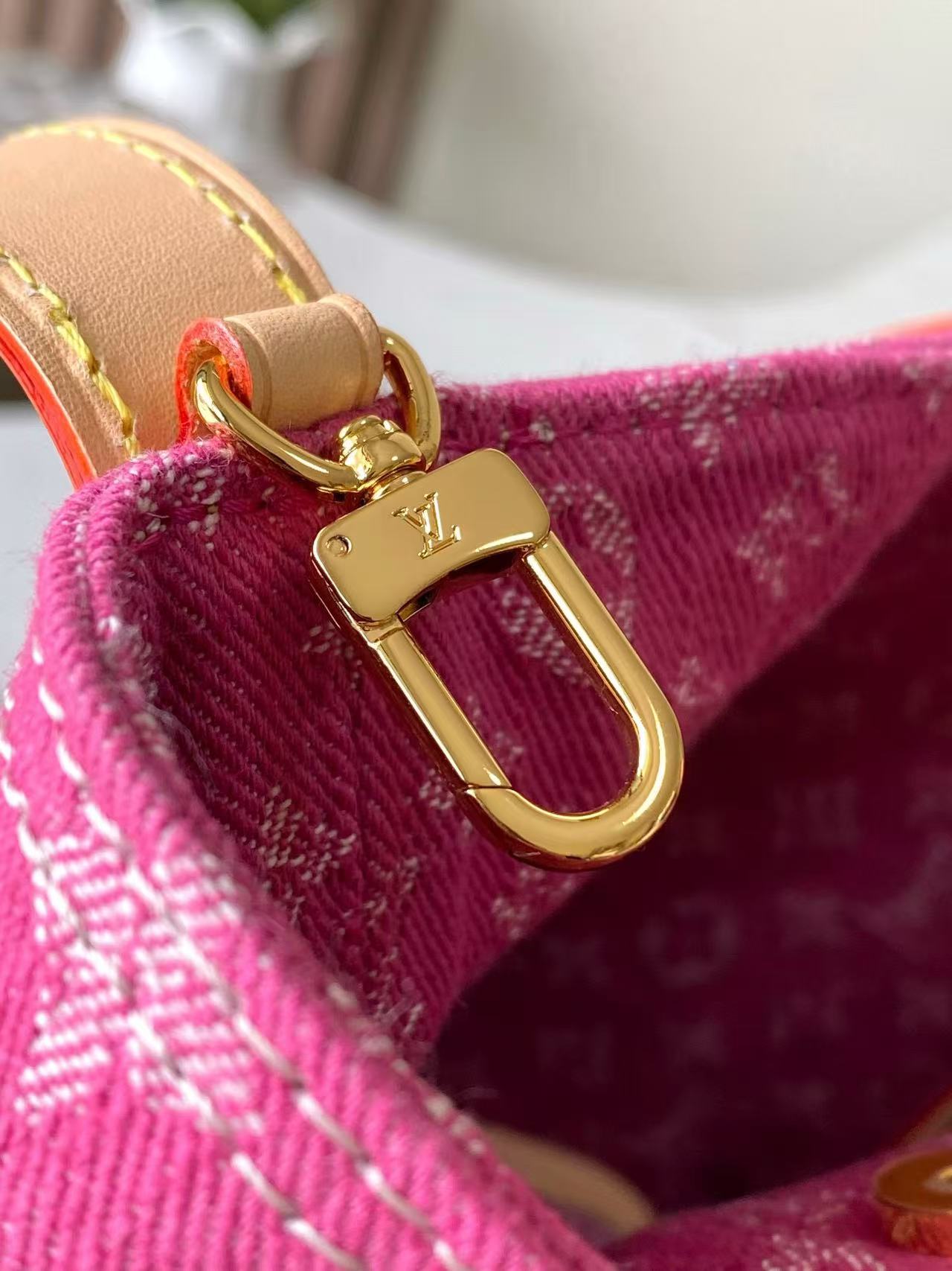 All In BB bucket handbag