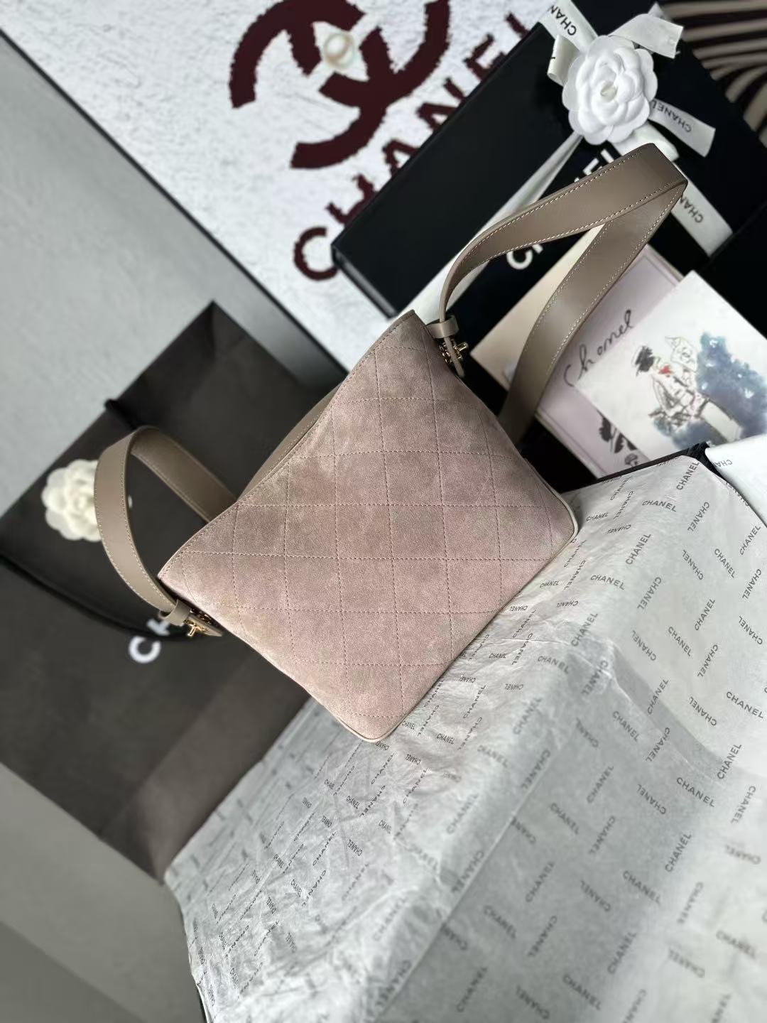 26S wide shoulder strap handbag