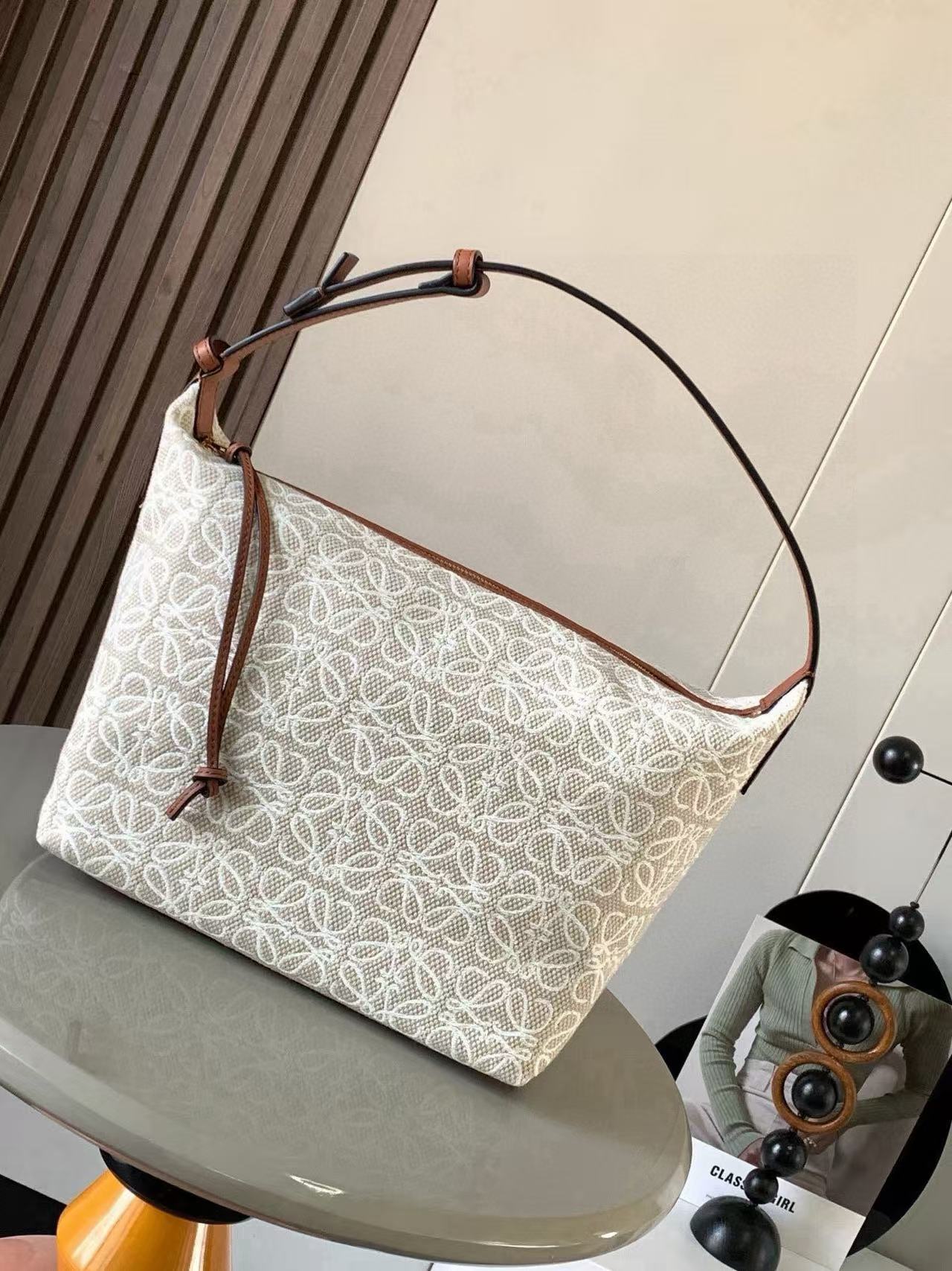 Anagram jacquard and cow leather Cubi handbag large size  bento bag
