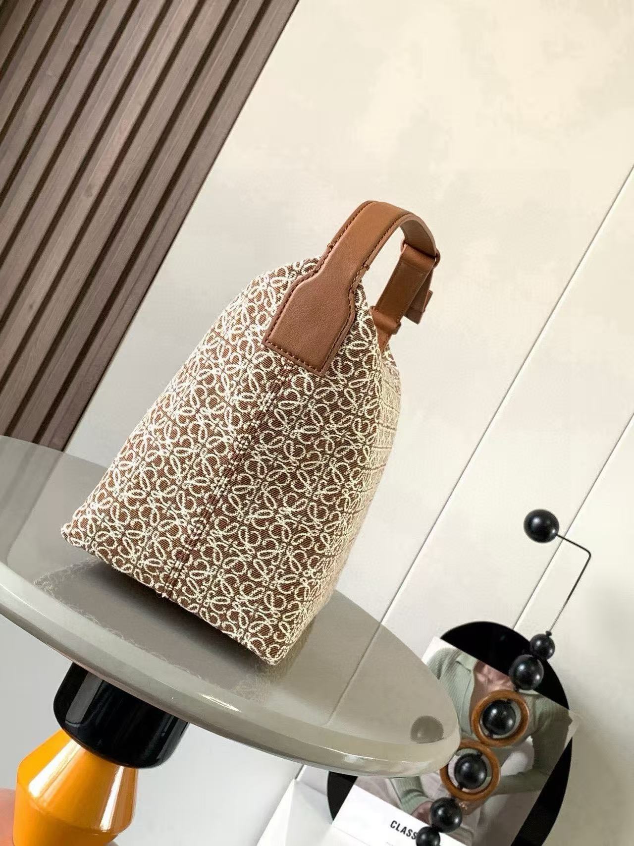 Anagram jacquard and cow leather Cubi handbag large size  bento bag