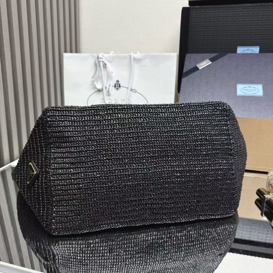The new straw tote bag