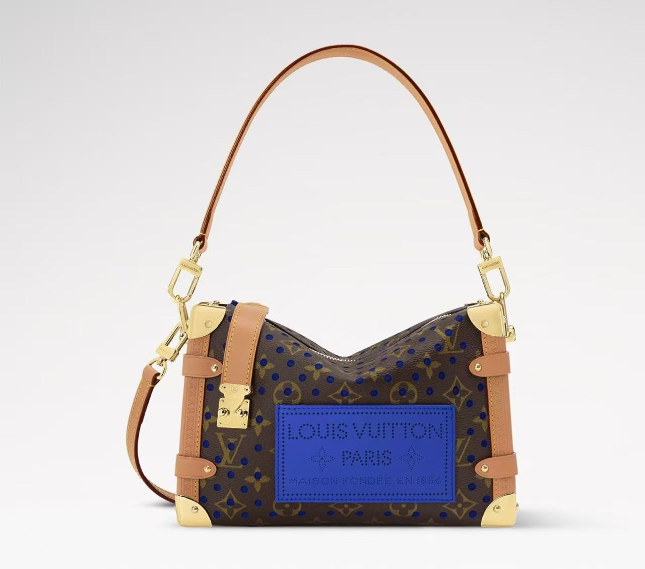 This iconic Side Trunk medium-sized handbag