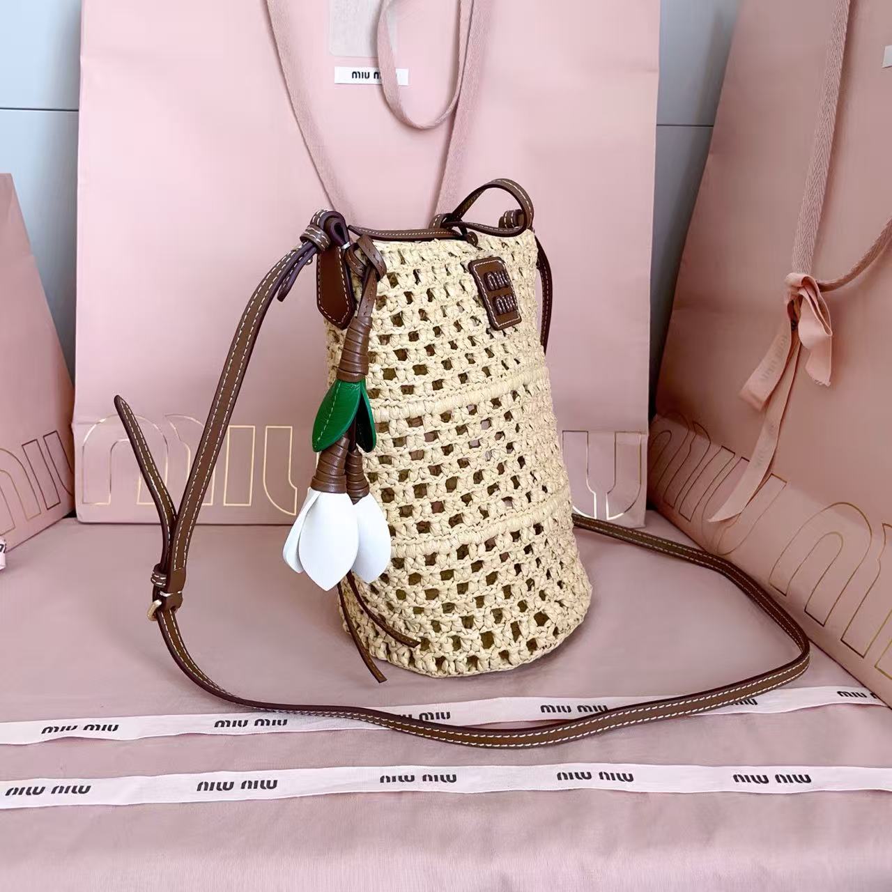Miu summer pastoral holiday style, new woven hollow bucket bag