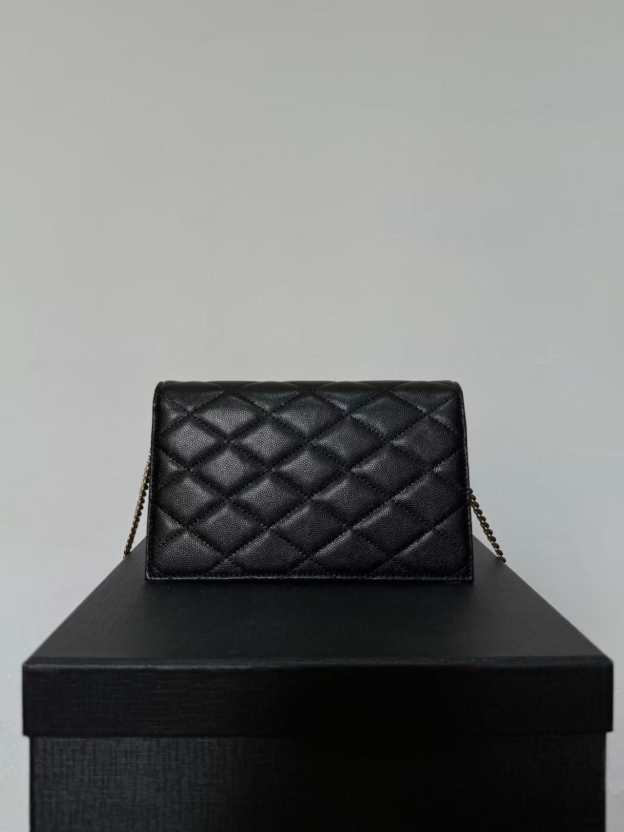 classic and versatile bag