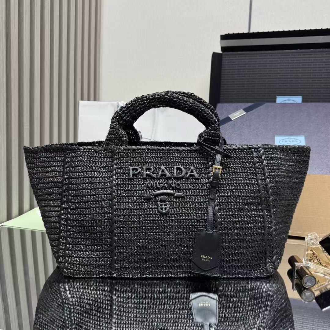 The new straw tote bag