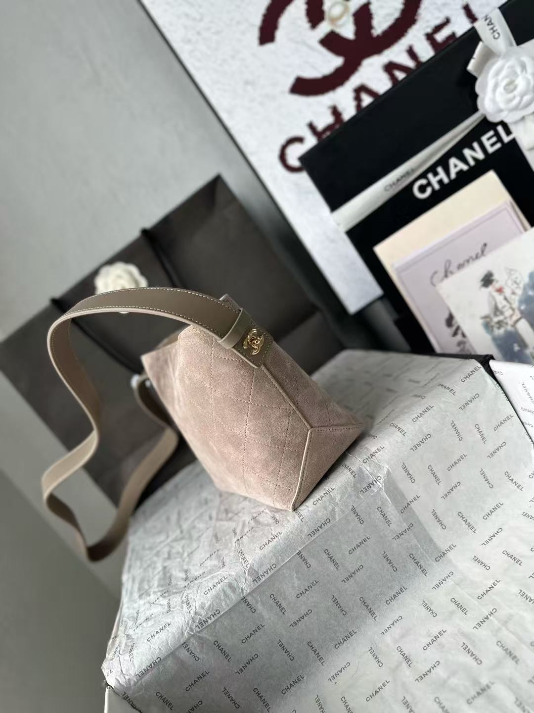 26S wide shoulder strap handbag