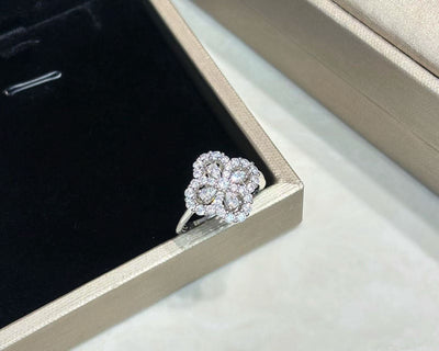 Harr*y Winsto*n Harry Winston Loop Clover Ring