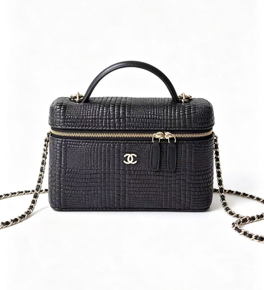 26p LP This straw handbag