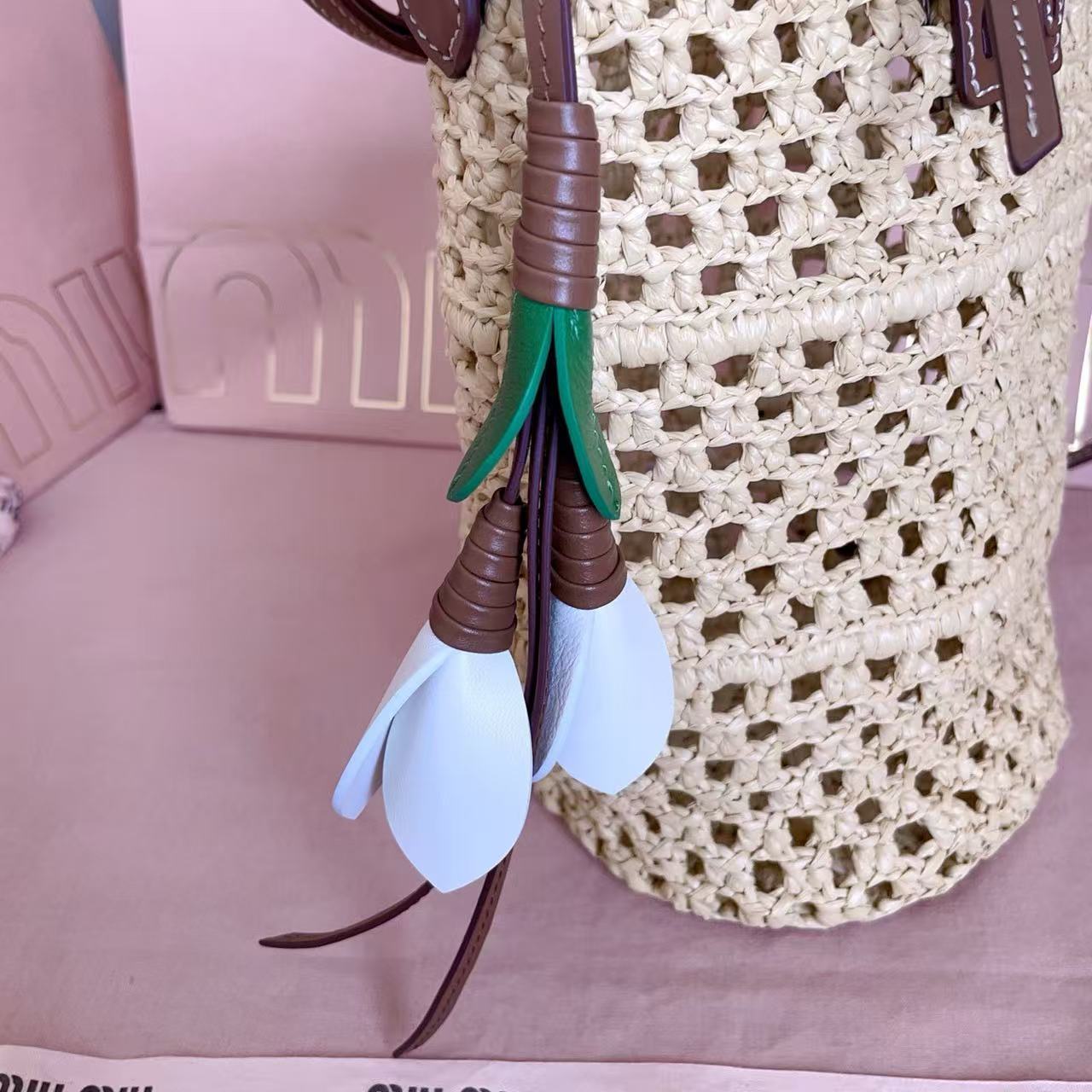 Miu summer pastoral holiday style, new woven hollow bucket bag