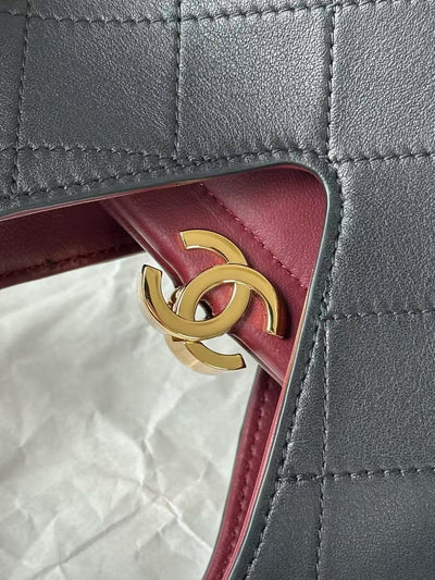 Chanel 26a high-end handicraft series triangle bag