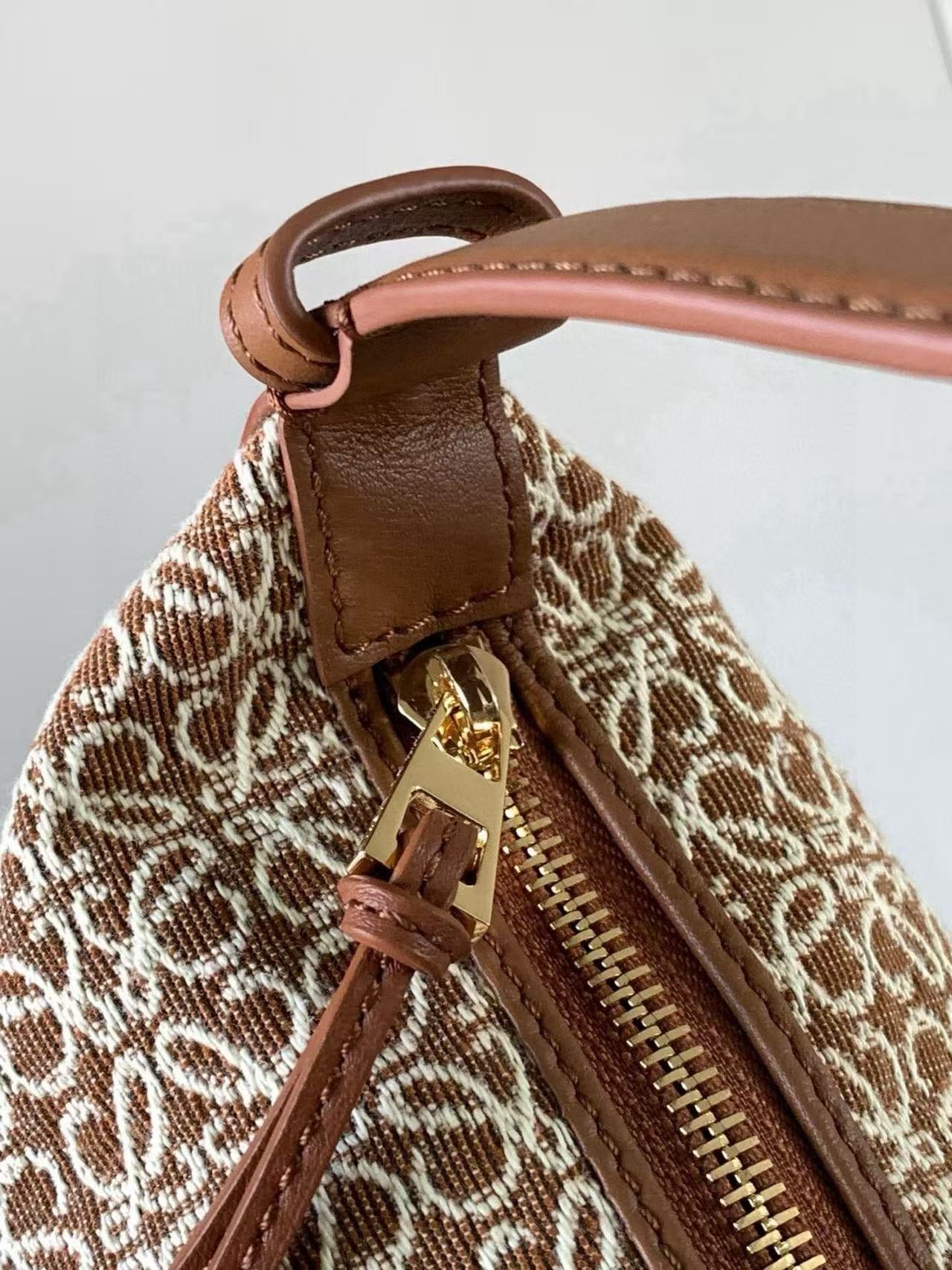 Anagram jacquard and cow leather Cubi handbag large size  bento bag