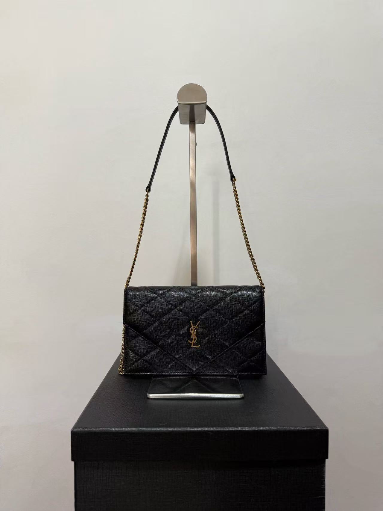 classic and versatile bag