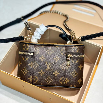 Loui*s Vuitto*n VANITY CHAIN POUCH Handbag/Narrow Edition Cosmetic Box