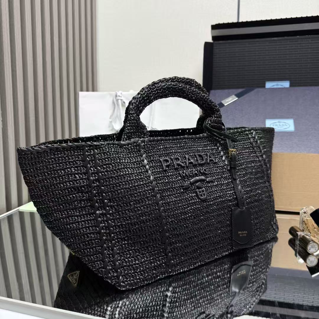 The new straw tote bag