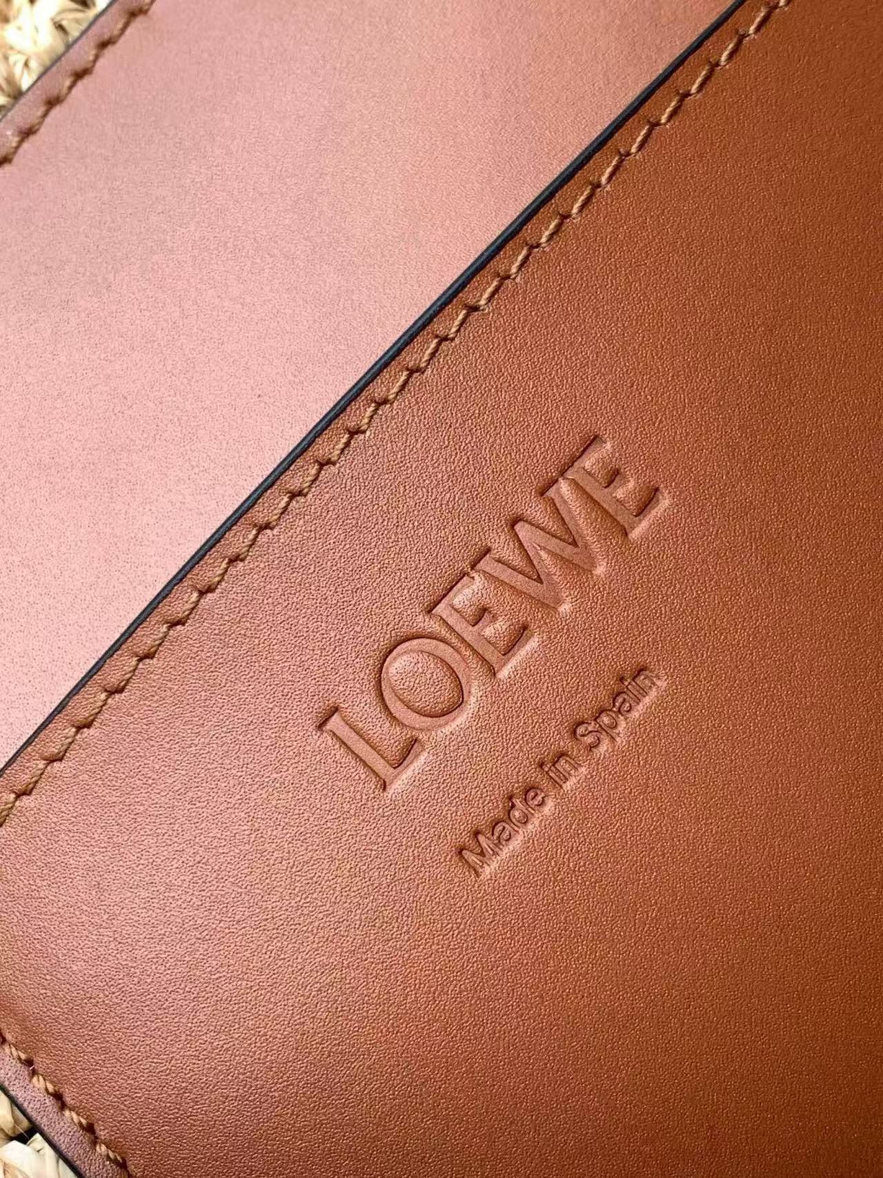 WE Font Tote handbag