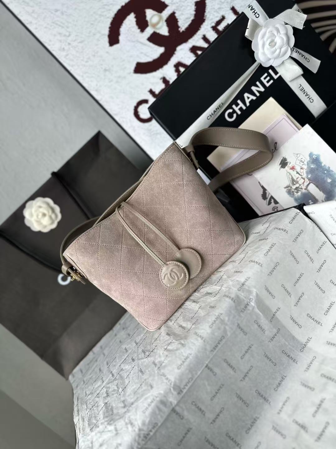 26S wide shoulder strap handbag