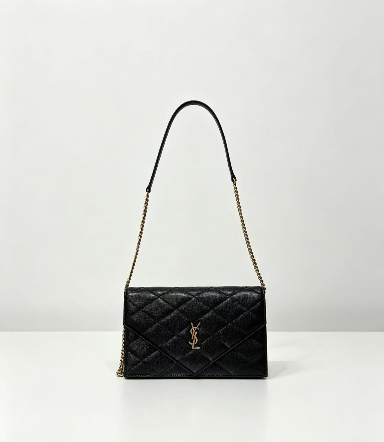 classic and versatile bag