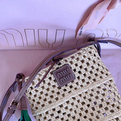 Miu summer pastoral holiday style, new woven hollow bucket bag
