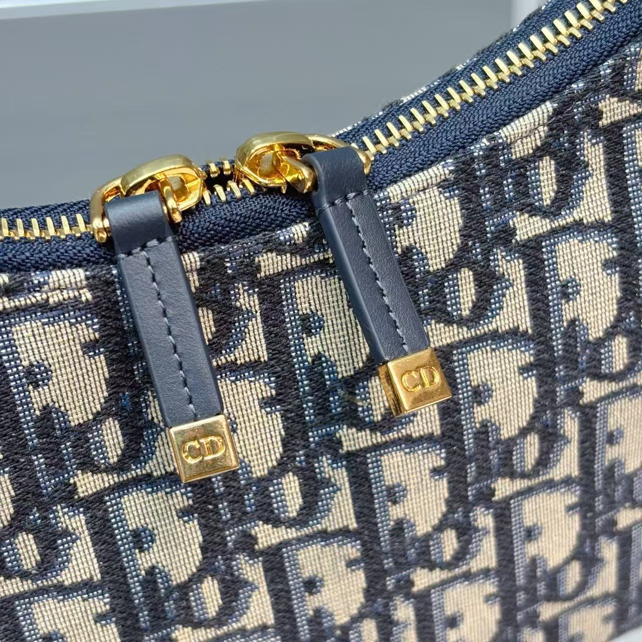 Dio*rLing 30 Montaigne Dior's Love Mini Chain Handbag