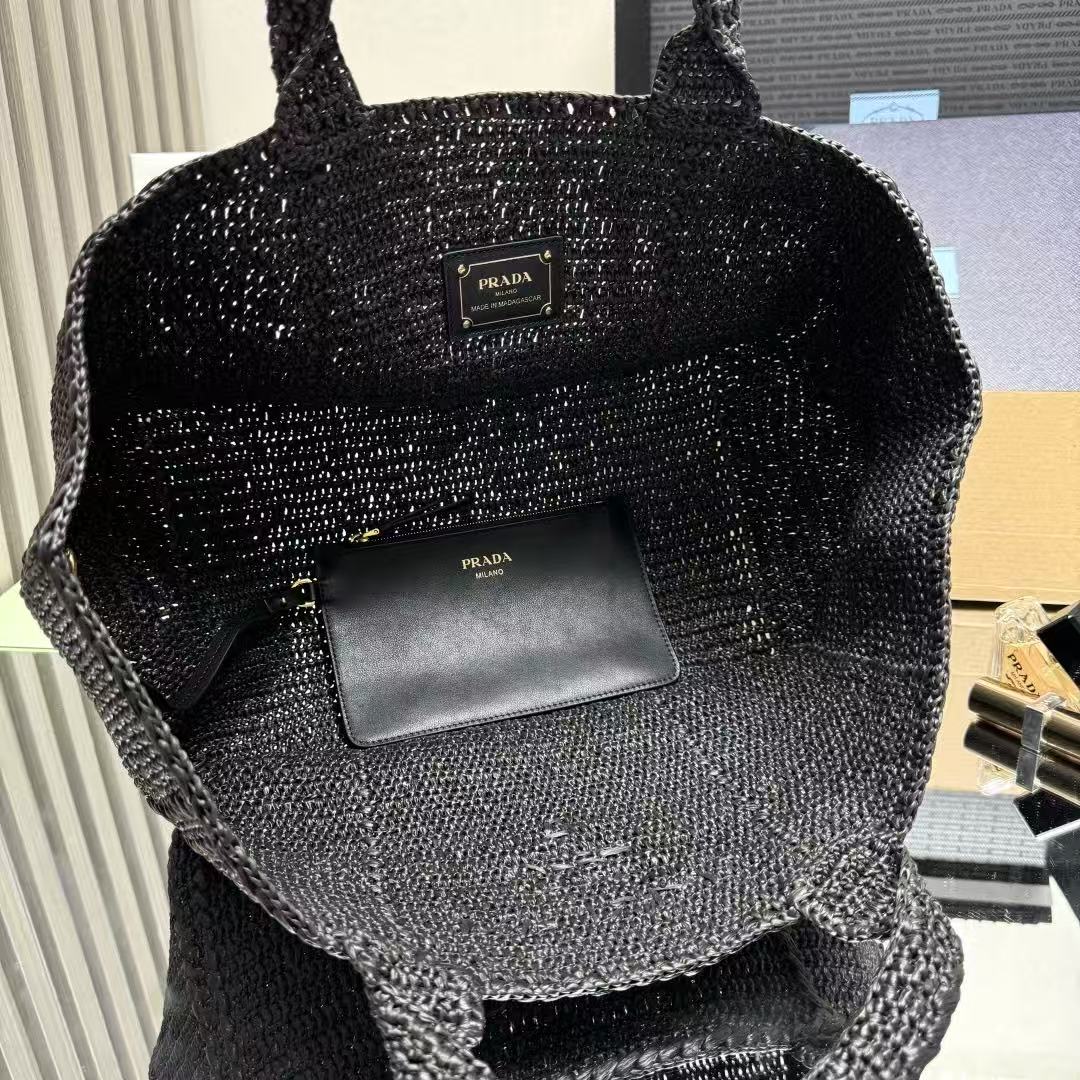 The new straw tote bag