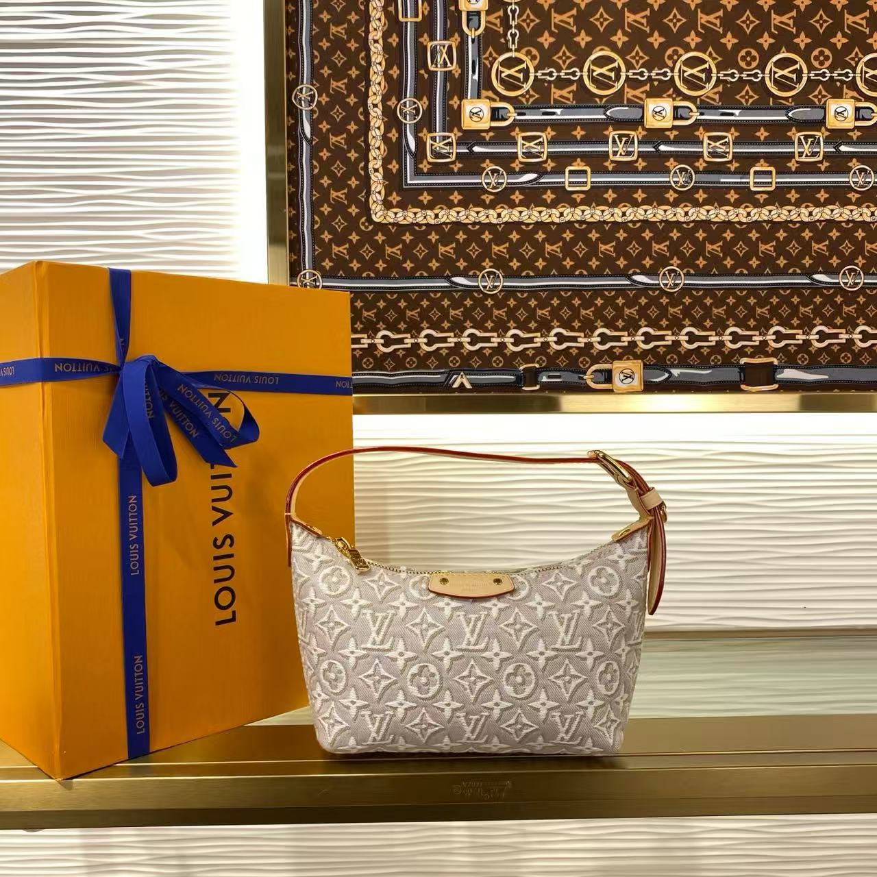 Pochette Hills Armpit Handbag