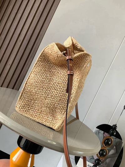 WE Font Tote handbag