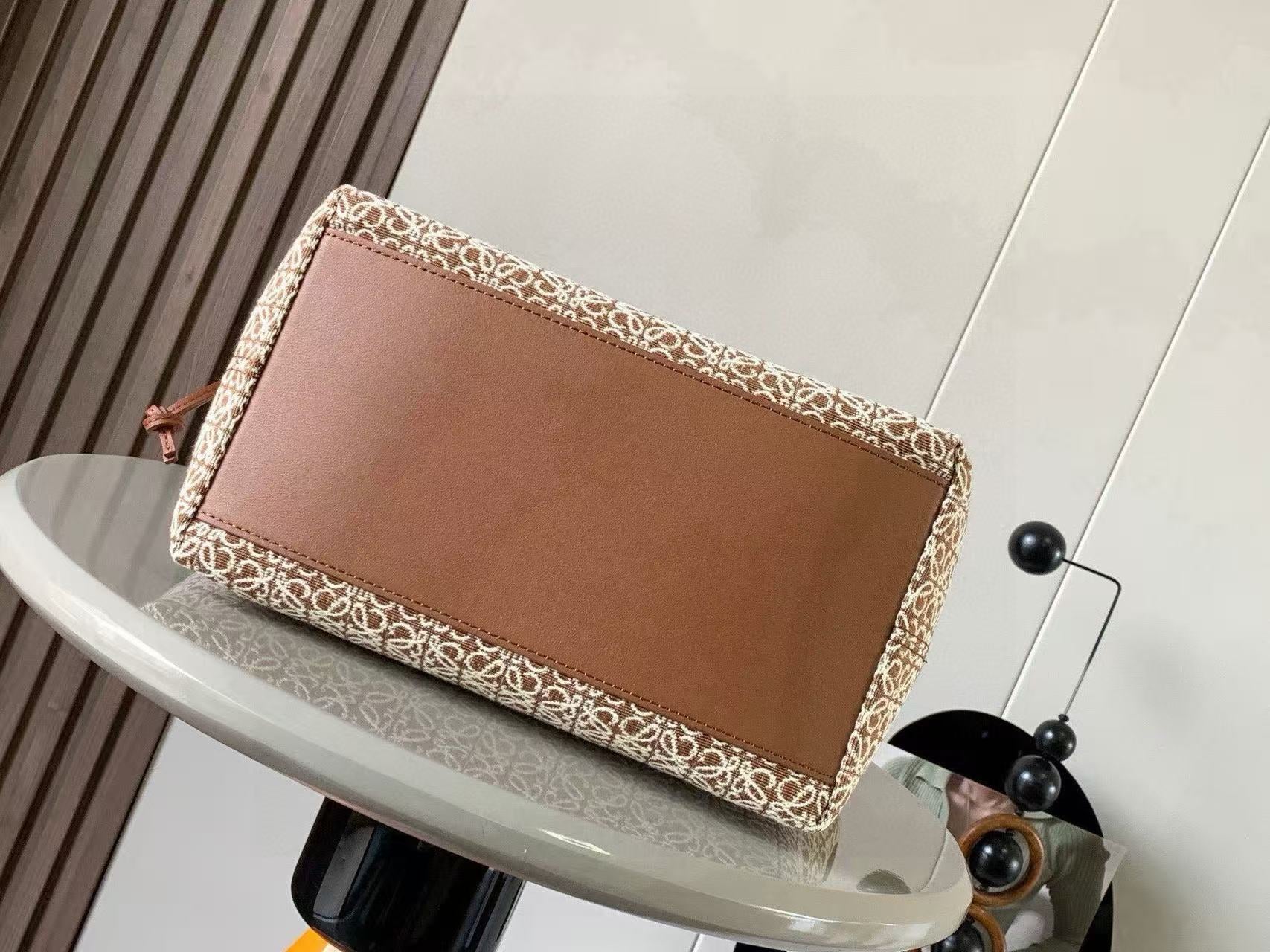 Anagram jacquard and cow leather Cubi handbag large size  bento bag