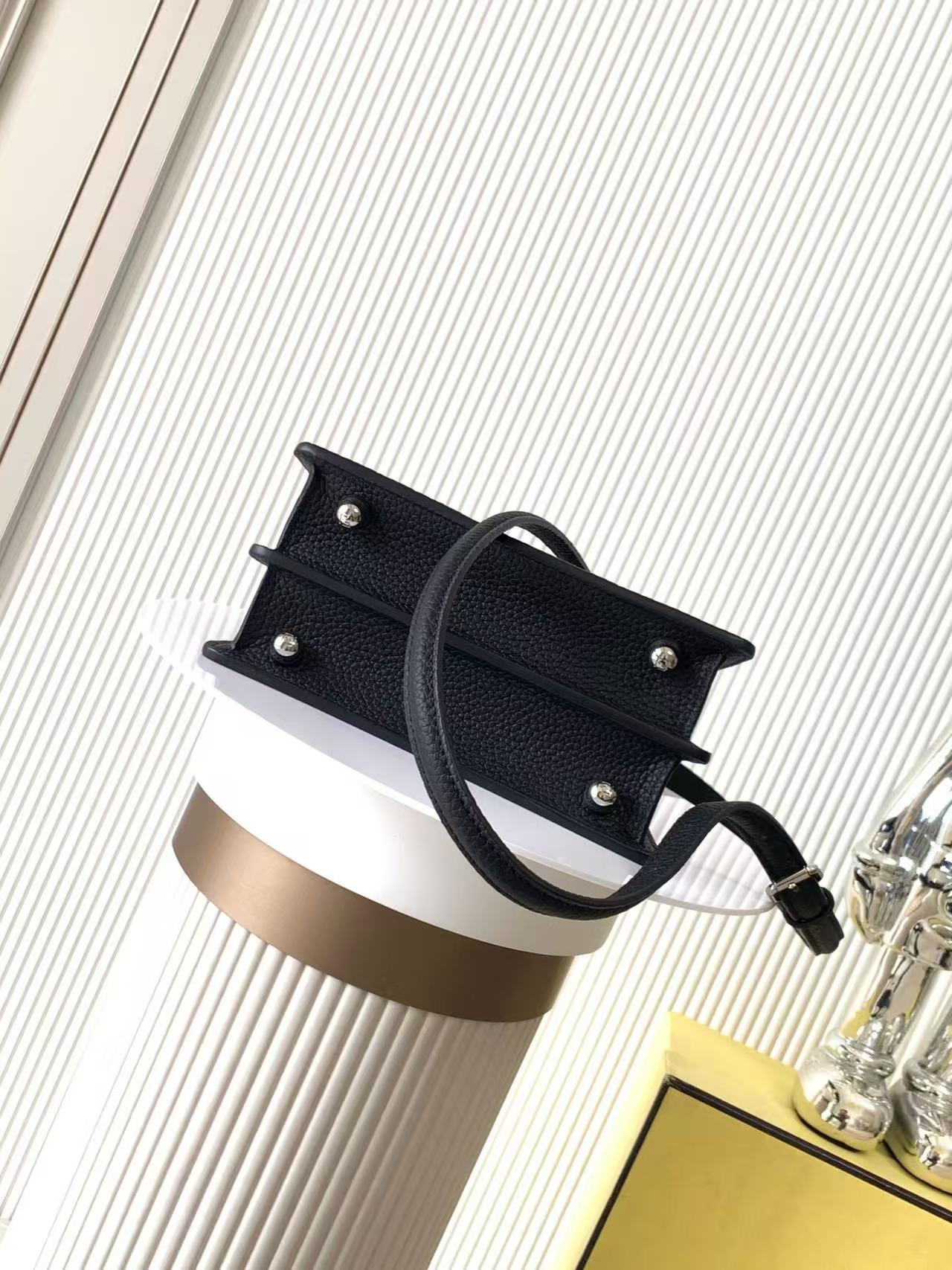 Peekaboo new series ISeeU petite calfskin feels super delicate