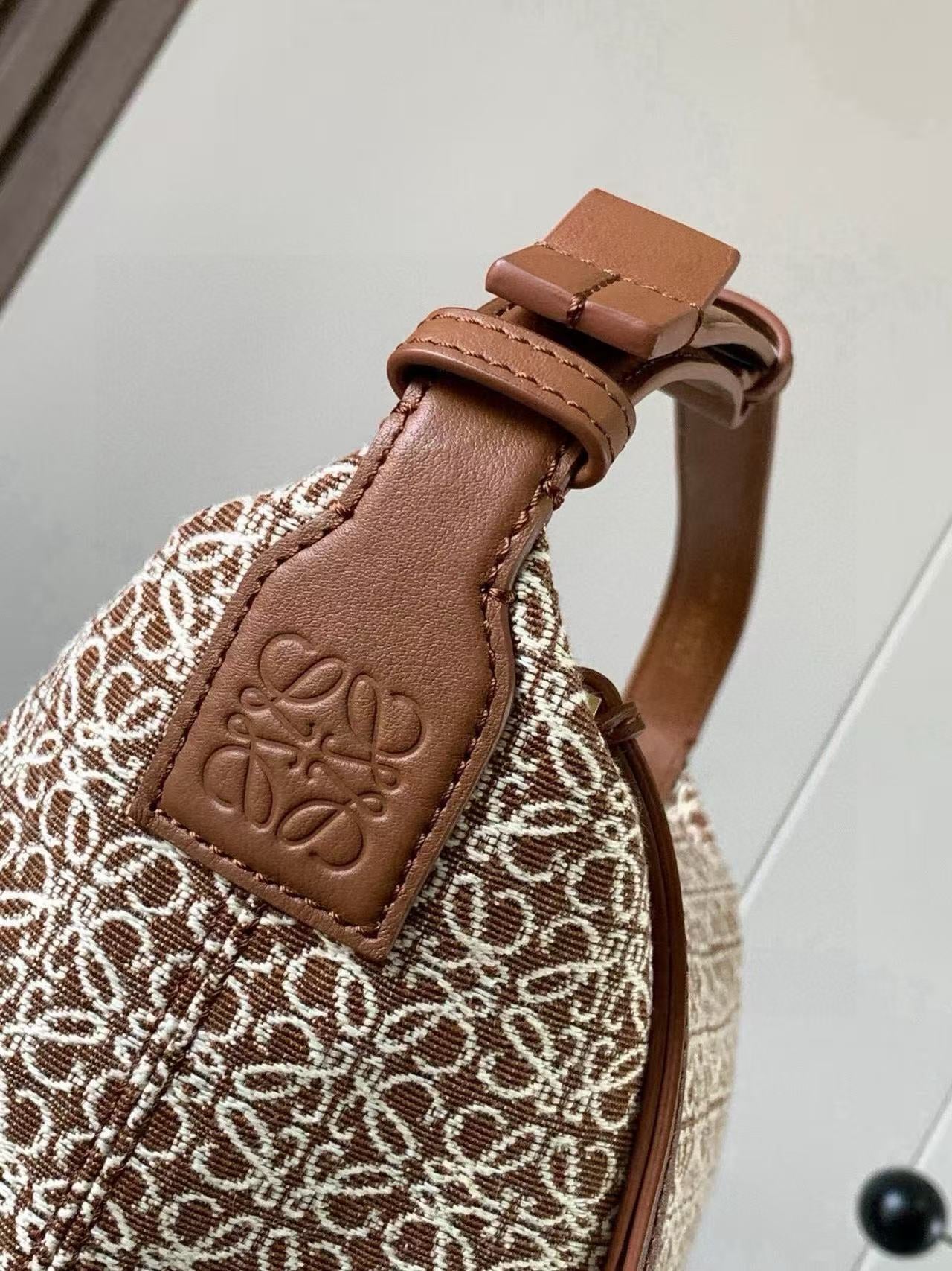 Anagram jacquard and cow leather Cubi handbag large size  bento bag