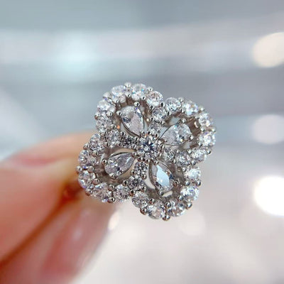 Harr*y Winsto*n Harry Winston Loop Clover Ring