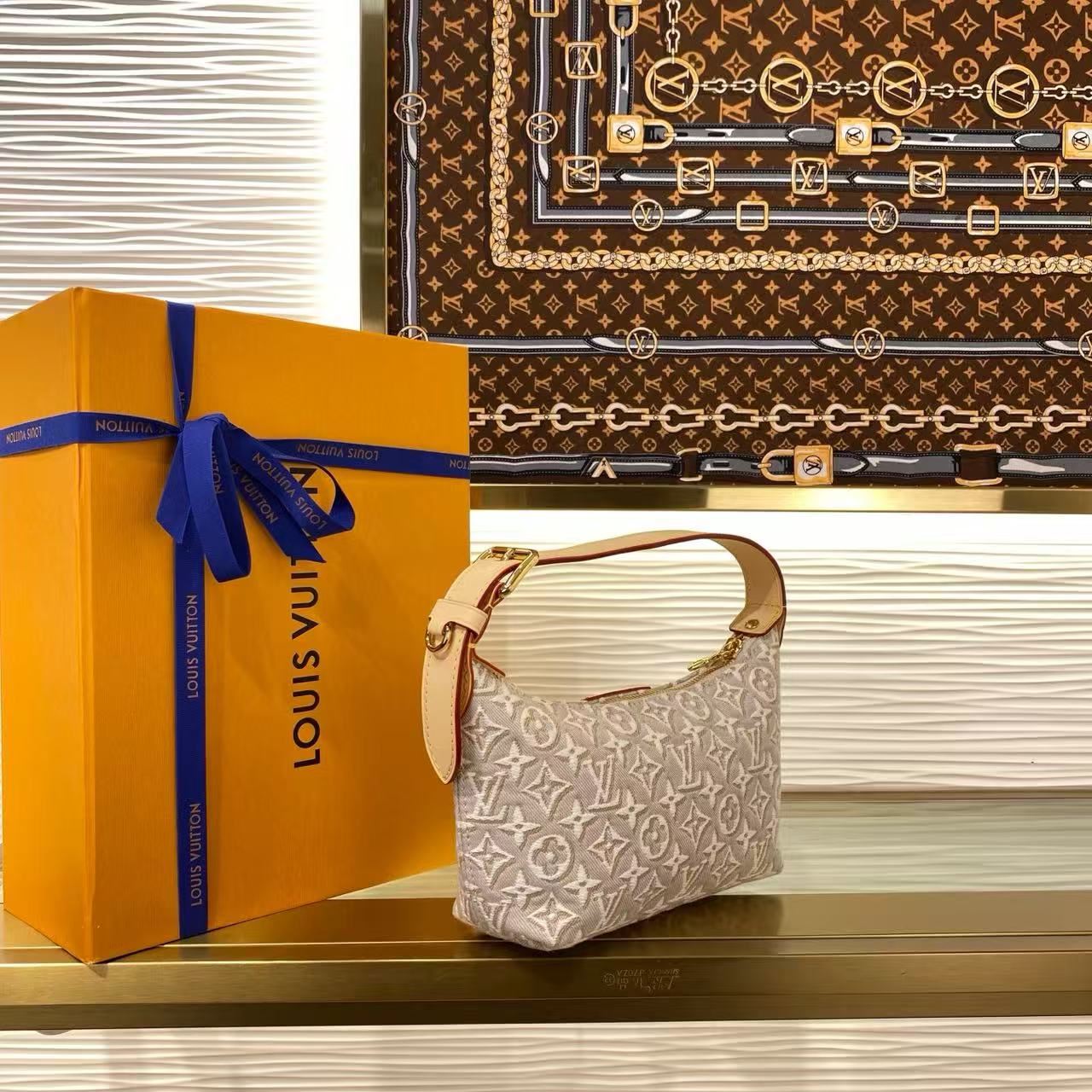 Pochette Hills Armpit Handbag